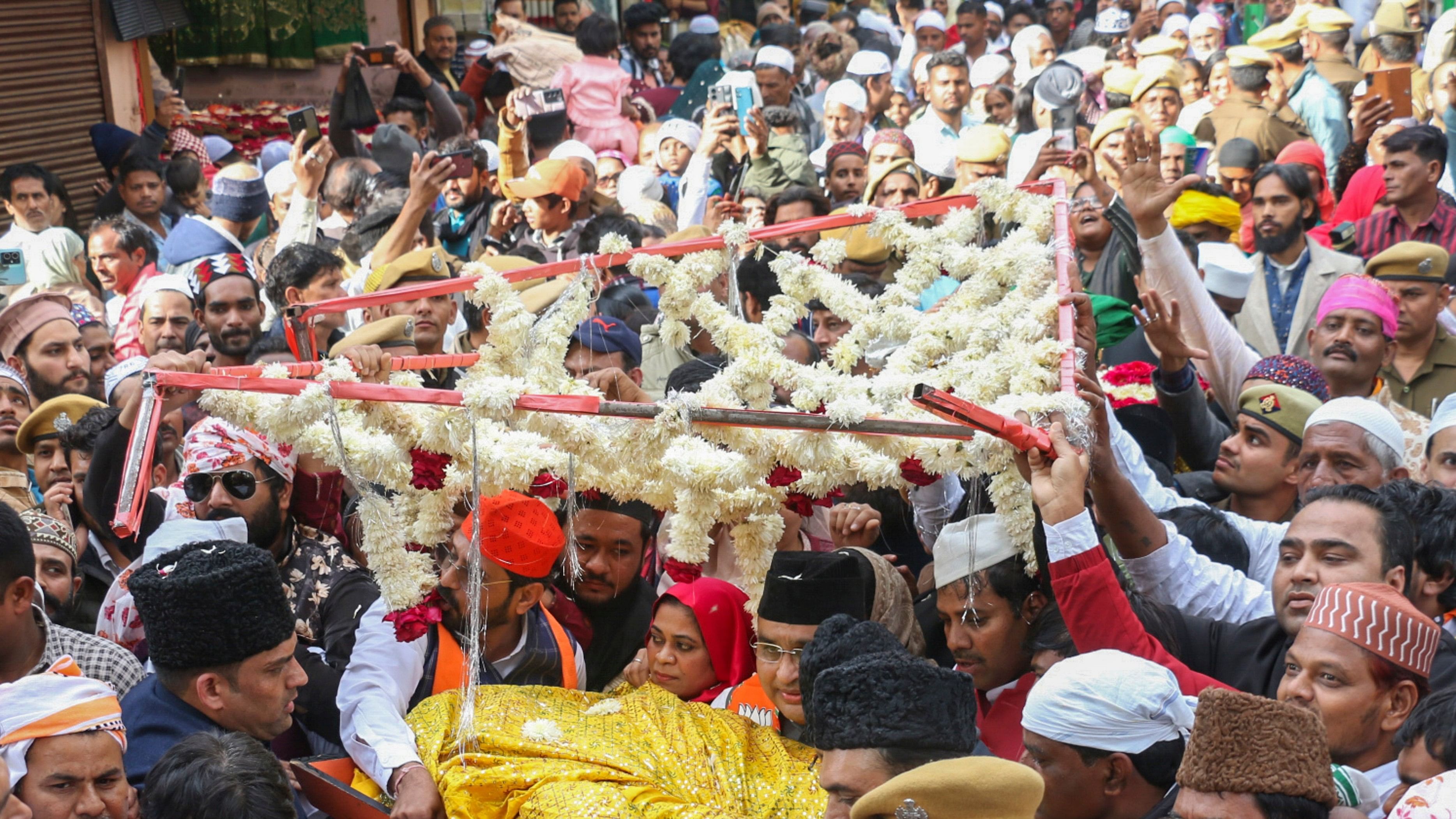 <div class="paragraphs"><p>Tthe Dargah of Khwaja Moinuddin Chishti in Ajmer.</p></div>