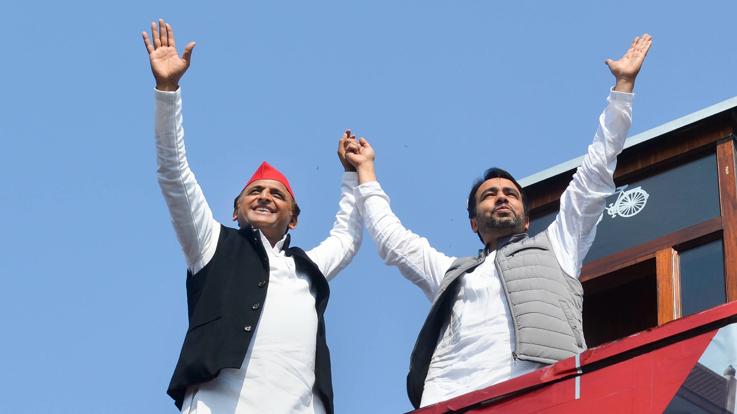 <div class="paragraphs"><p>Samajwadi Party President Akhilesh Yadav with Rashtriya Lok Dal President Jayant Chaudhary during a rally ahead of the Uttar Pradesh Assembly elections, in Ghaziabad, Saturday, Jan 29, 2022.</p></div>