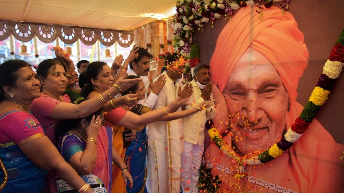 <div class="paragraphs"><p>Celebrations during the 115th birth anniversary of Siddaganga Mutt late seer Shivakumara Swami on April 1, 2022.</p></div>