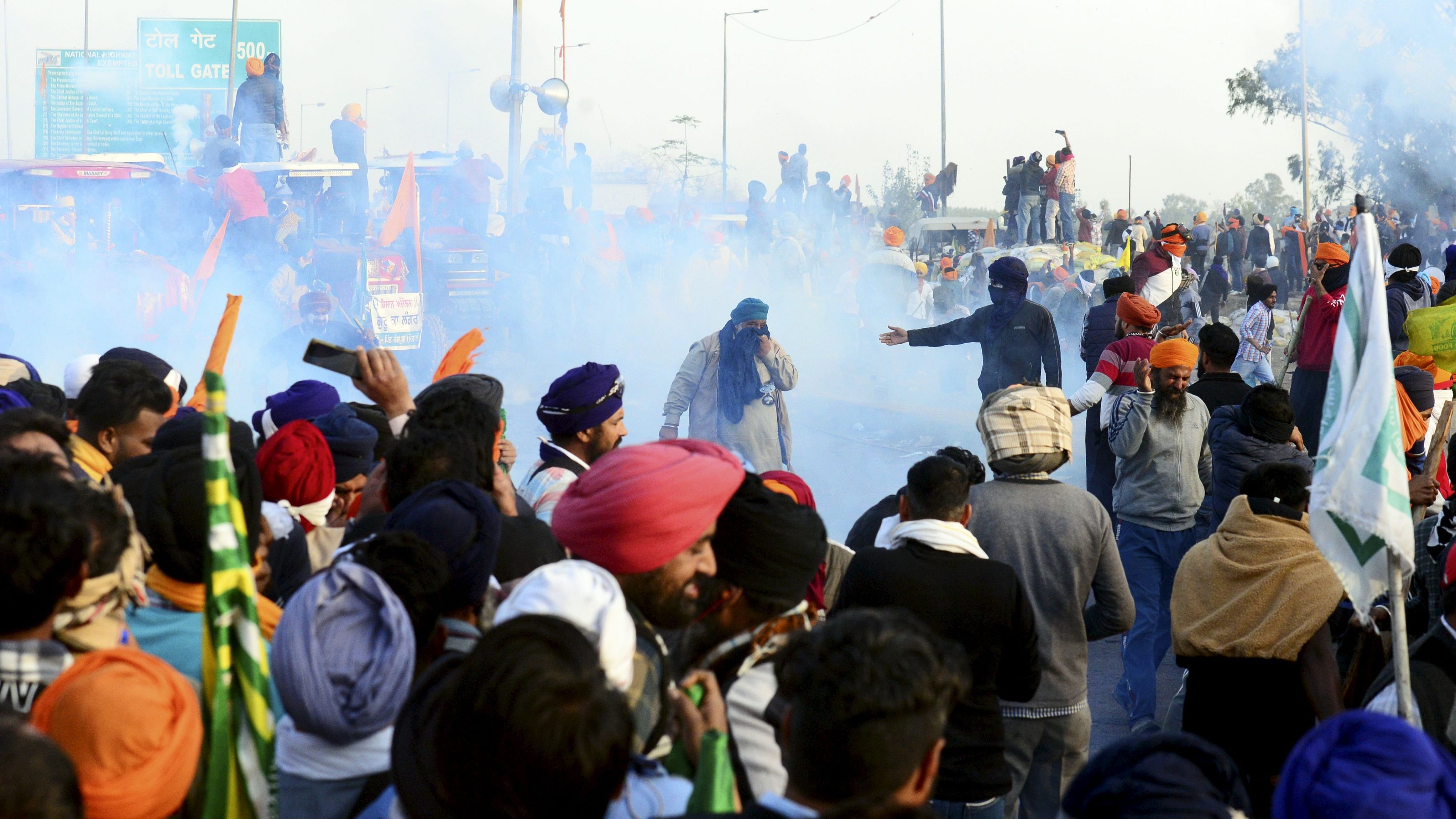 <div class="paragraphs"><p>Patiala: Police fire tear gas to disperse farmers  </p></div>