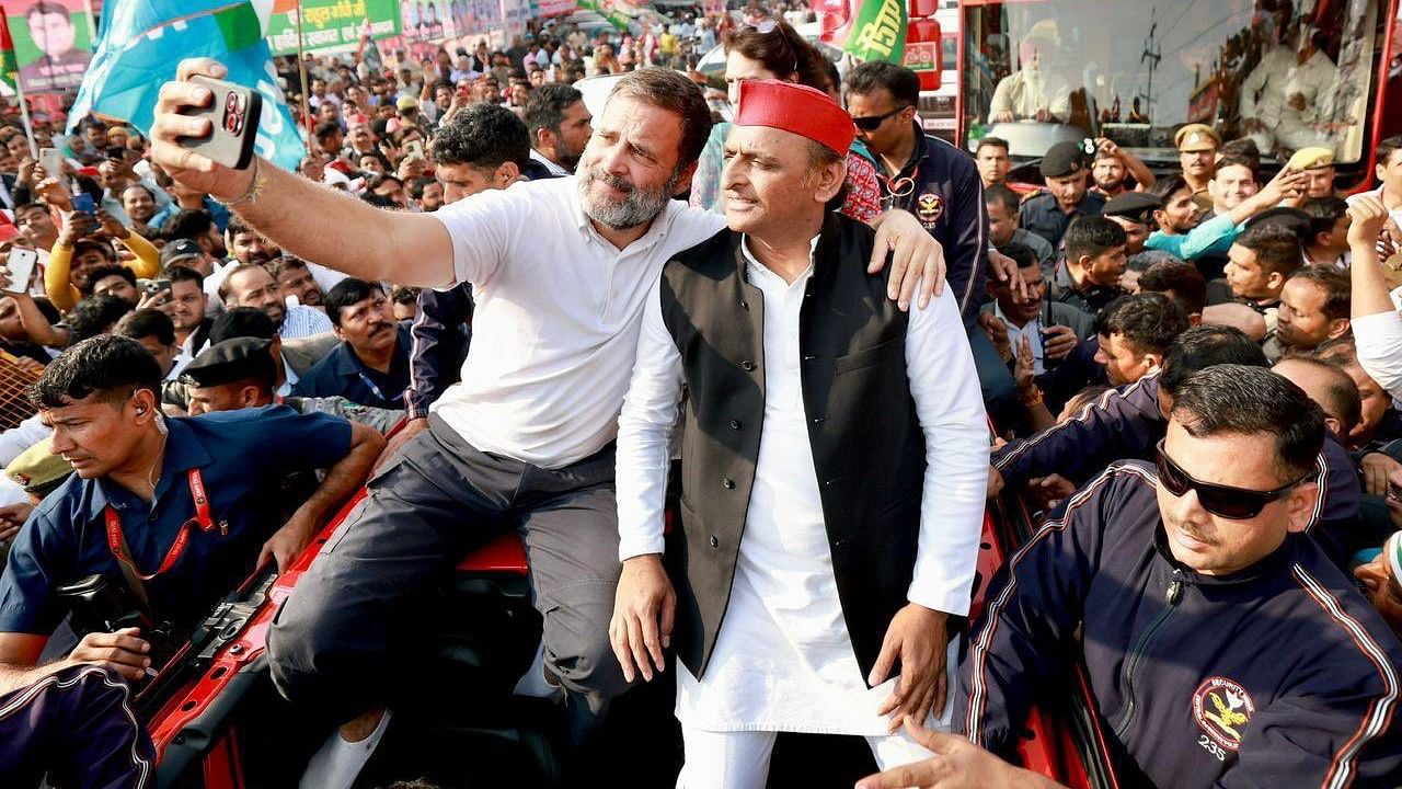 <div class="paragraphs"><p>Akhilesh Yadav joined Rahul Gandhi's Bharat Jodo Nyay Yatra in Agra.</p></div>