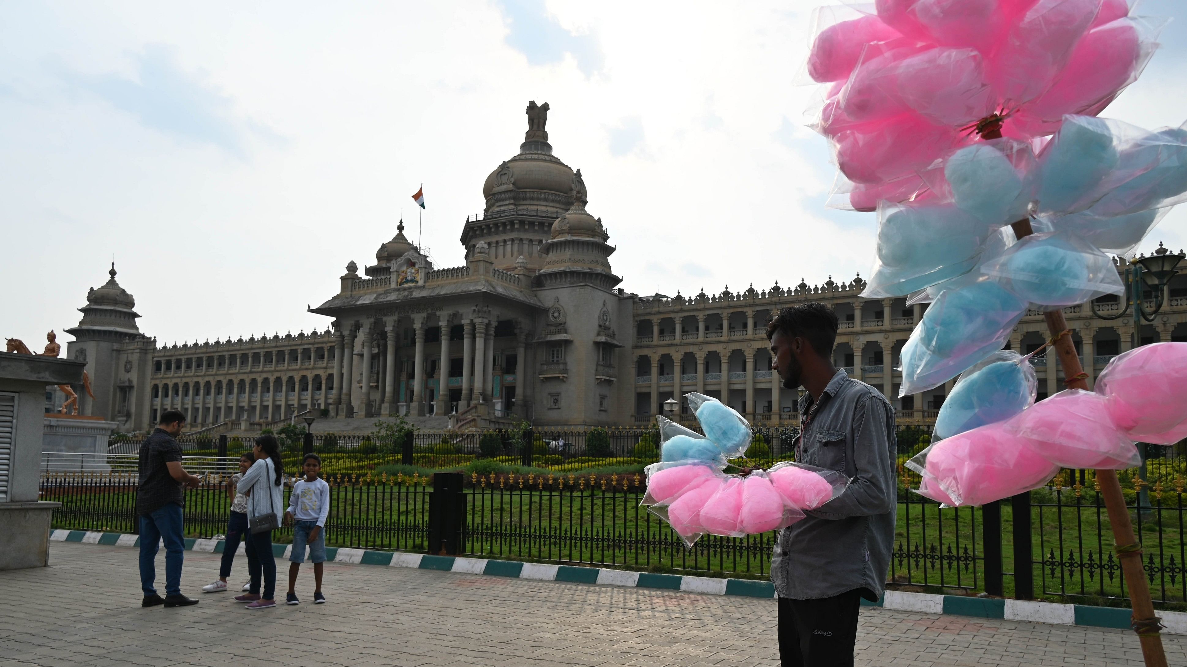 The cotton candy gets its quintessential pink colour from various food dyes, one of which is Rhodamine B. DH Photo/B K Janardhan/Pic for representation
