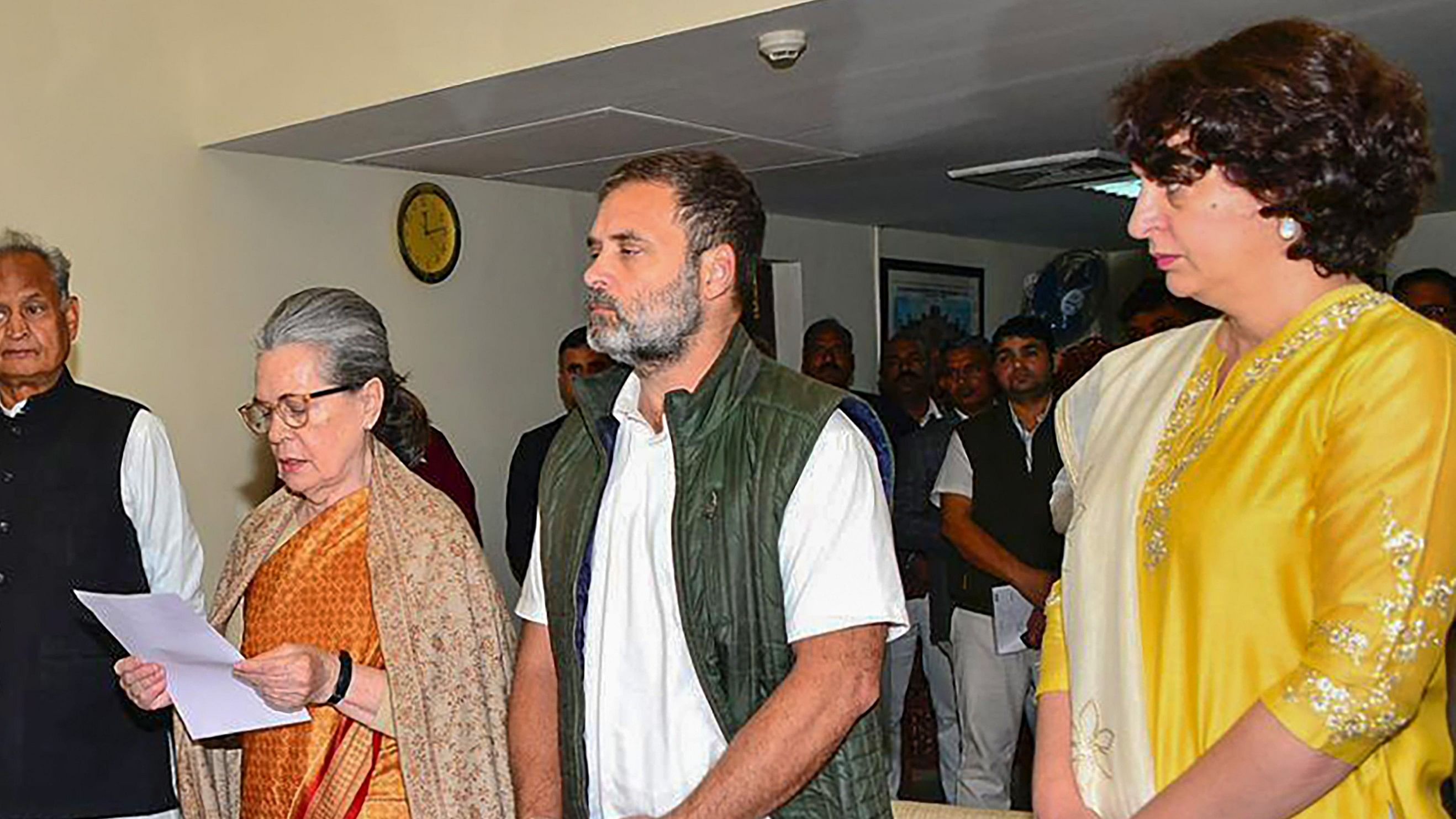 <div class="paragraphs"><p> Congress leader Sonia Gandhi with her children, Rahul Gandhi, Priyanka Gandhi Vadra, in Jaipur on Feb 14.</p></div>