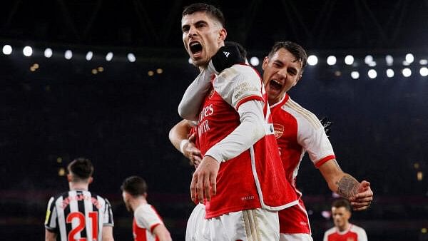 <div class="paragraphs"><p>Arsenal's Kai Havertz celebrates scoring their second goal with Jakub Kiwior.</p></div>
