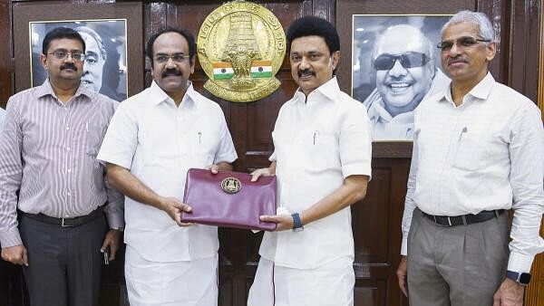 <div class="paragraphs"><p>Tamil Nadu Chief Minister M K Stalin with Finance Minister Thangam Thennarasu ahead of presentation of the State Budget 2024-25 in the Assembly, in Chennai, Monday, Feb. 19, 2024.</p></div>