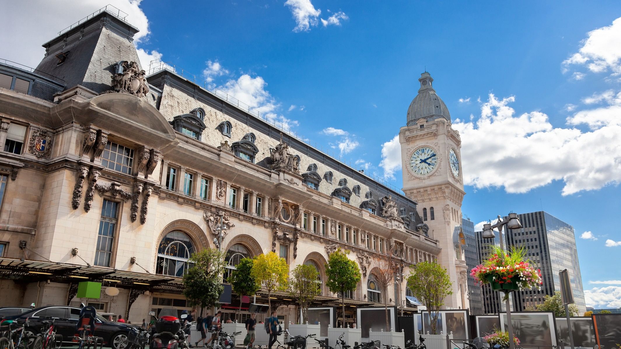 <div class="paragraphs"><p>Gare de Lyon  station, Paris, France.</p></div>