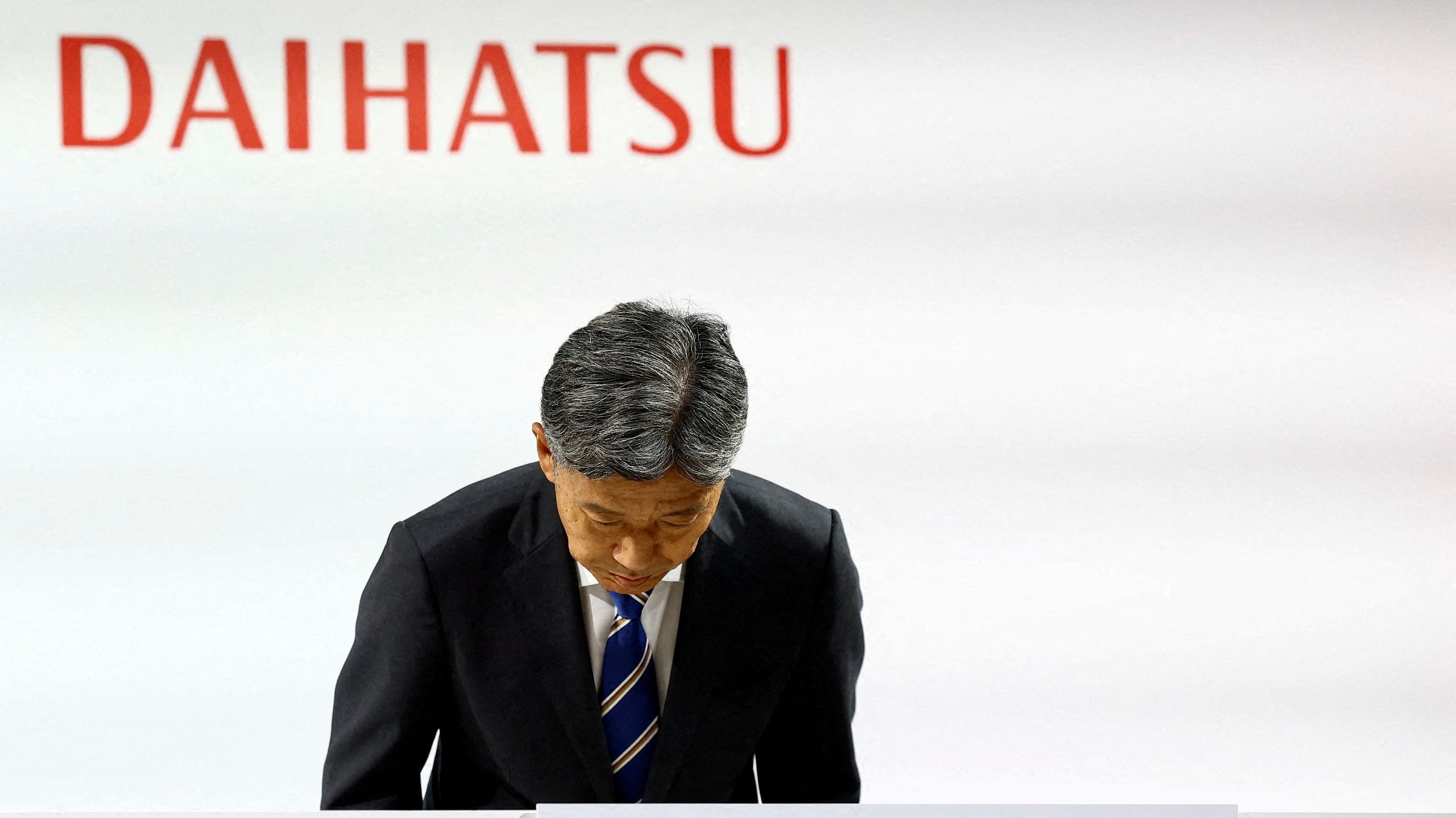 <div class="paragraphs"><p> Daihatsu Motor Co.'s next President Masahiro Inoue bows as he attends a joint press conference </p></div>