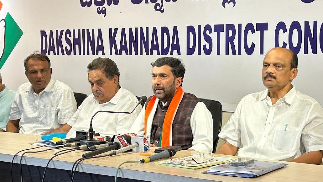 <div class="paragraphs"><p>KPCC working president Saleem Ahmed speaks to mediapersons in Mangaluru on Sunday. </p></div>