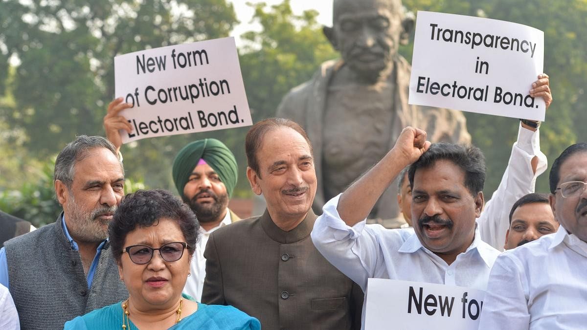 <div class="paragraphs"><p>File photo of former Congress MP Ghulam Nabi Azad with then colleagues Anand Sharma and others staging a protest over alleged electoral bond outside Parliament complex in Delhi.&nbsp;</p></div>