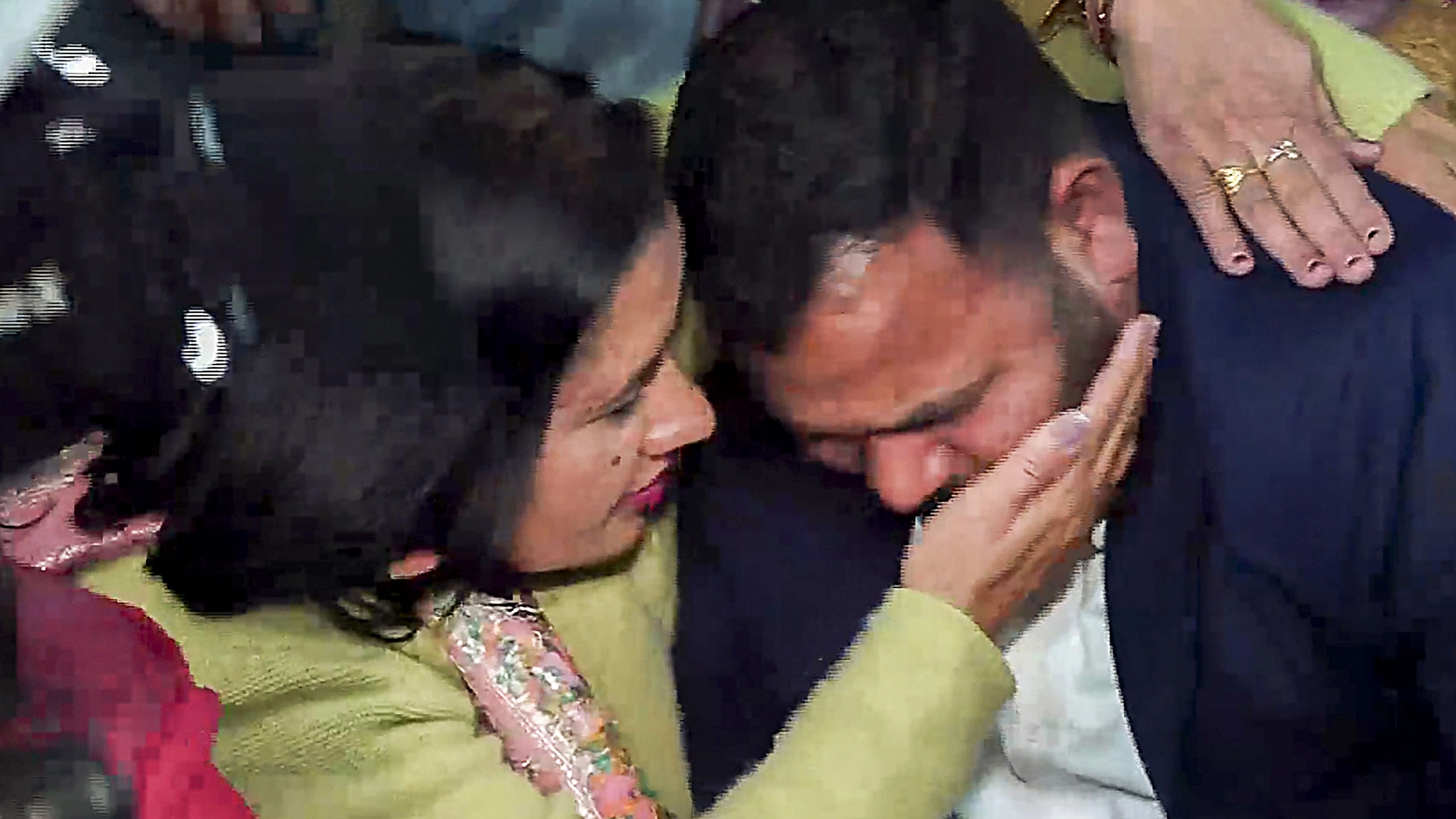 <div class="paragraphs"><p> Chandigarh: AAP's Chandigarh mayor candidate Kuldeep Kumar breaks down after results of mayoral polls were announced, in Chandigarh, Monday, Jan. 30, 2024. BJP candidate Manoj Sonkar defeated Kuldeep Kumar to win Chandigarh Mayor's post. </p></div>