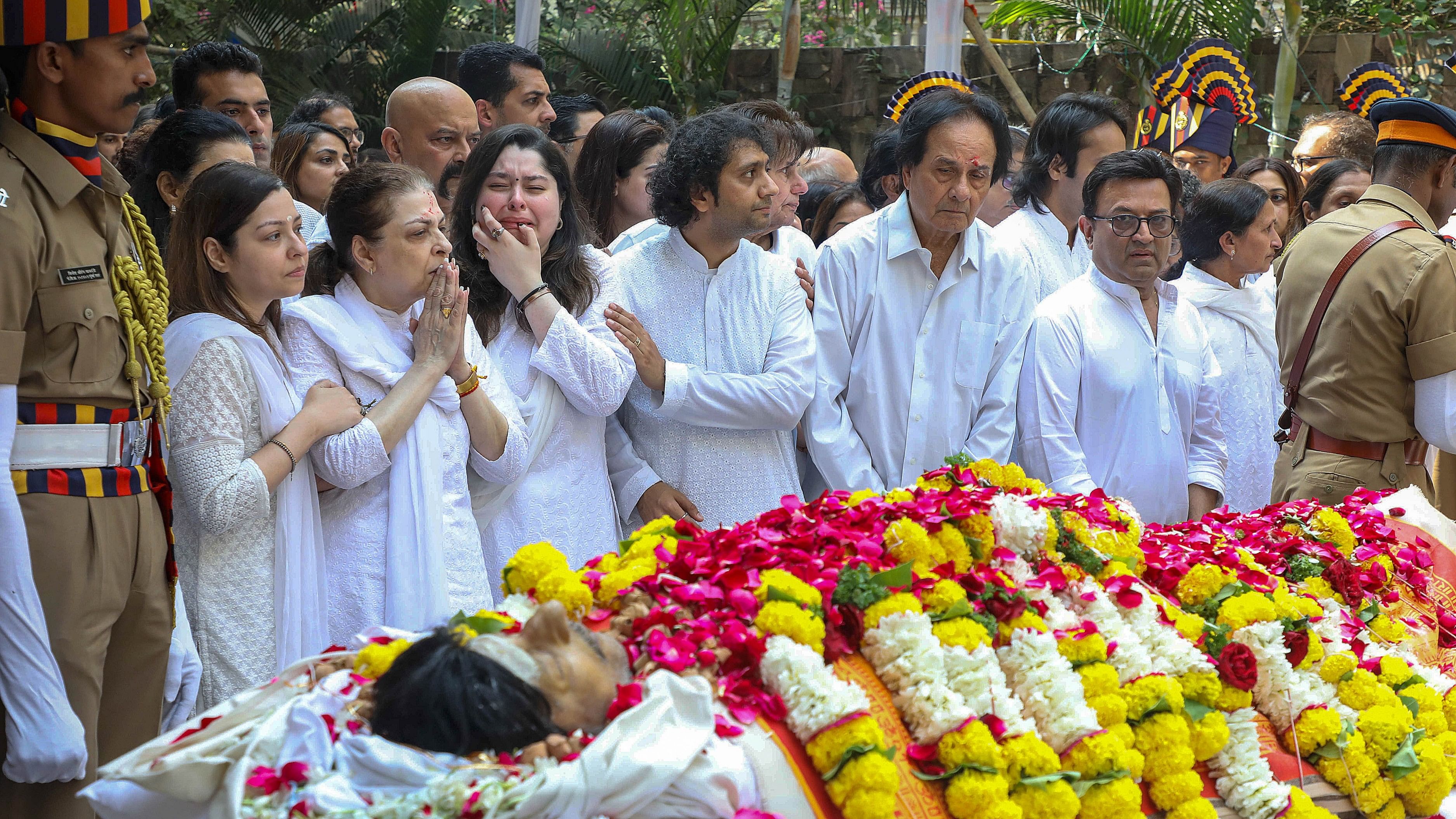 <div class="paragraphs"><p>Farida Udhas, wife of legendary ghazal singer Pankaj Udhas, and relatives pay last respects to him during his funeral, in Mumbai, on Tuesday</p></div>