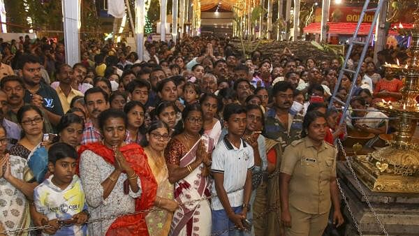 <div class="paragraphs"><p>Devotees wait for ‘darshan’ at the Attukal Devi Temple.</p></div>