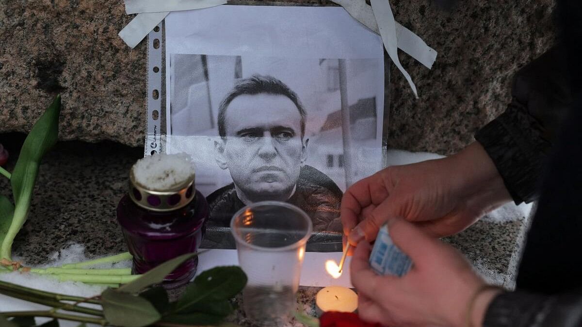 <div class="paragraphs"><p>People gather at the monument to the victims of political repressions following the death of Alexei Navalny in Saint Petersburg.</p></div>