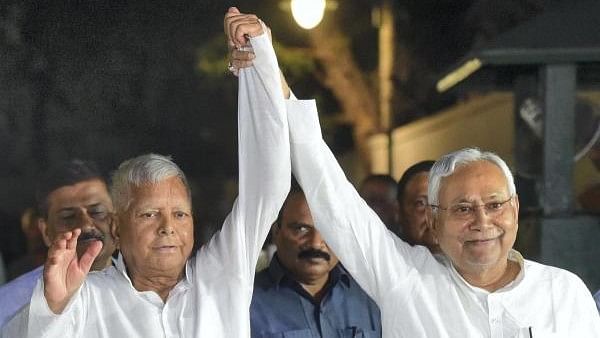 <div class="paragraphs"><p>Bihar CM and JD(U) leader Nitish Kumar with RJD supremo Lalu Prasad.</p></div>