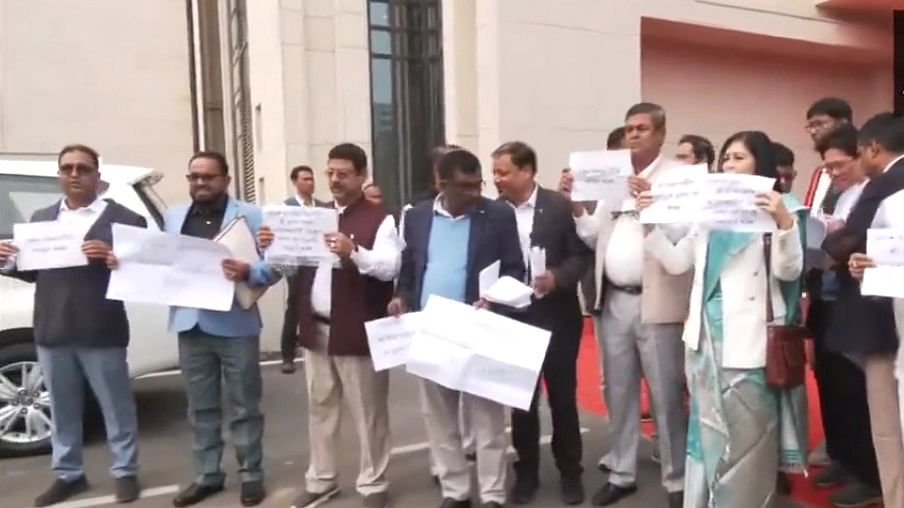 <div class="paragraphs"><p>Screengrab of Congress legislators' protest against Assam Governor's speech.</p></div>