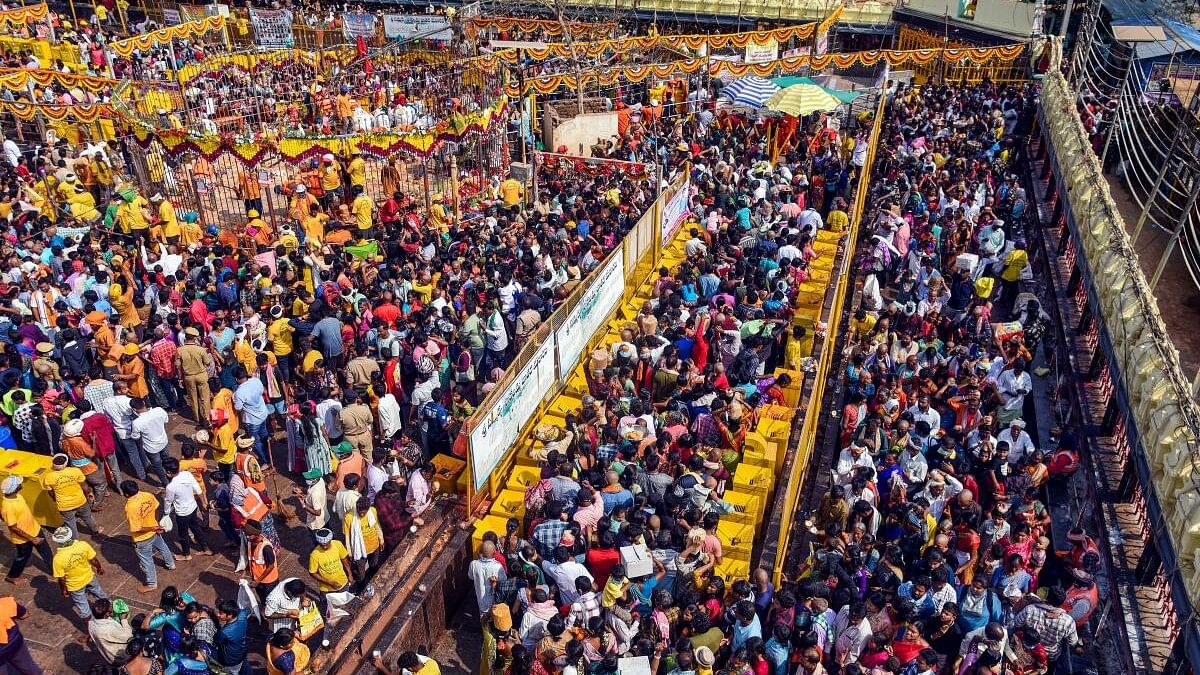 <div class="paragraphs"><p>Devotees during the 'Sammakka Saralamma Jatara', at Medaram in Mulugu district, Wednesday, Feb. 21.</p></div>