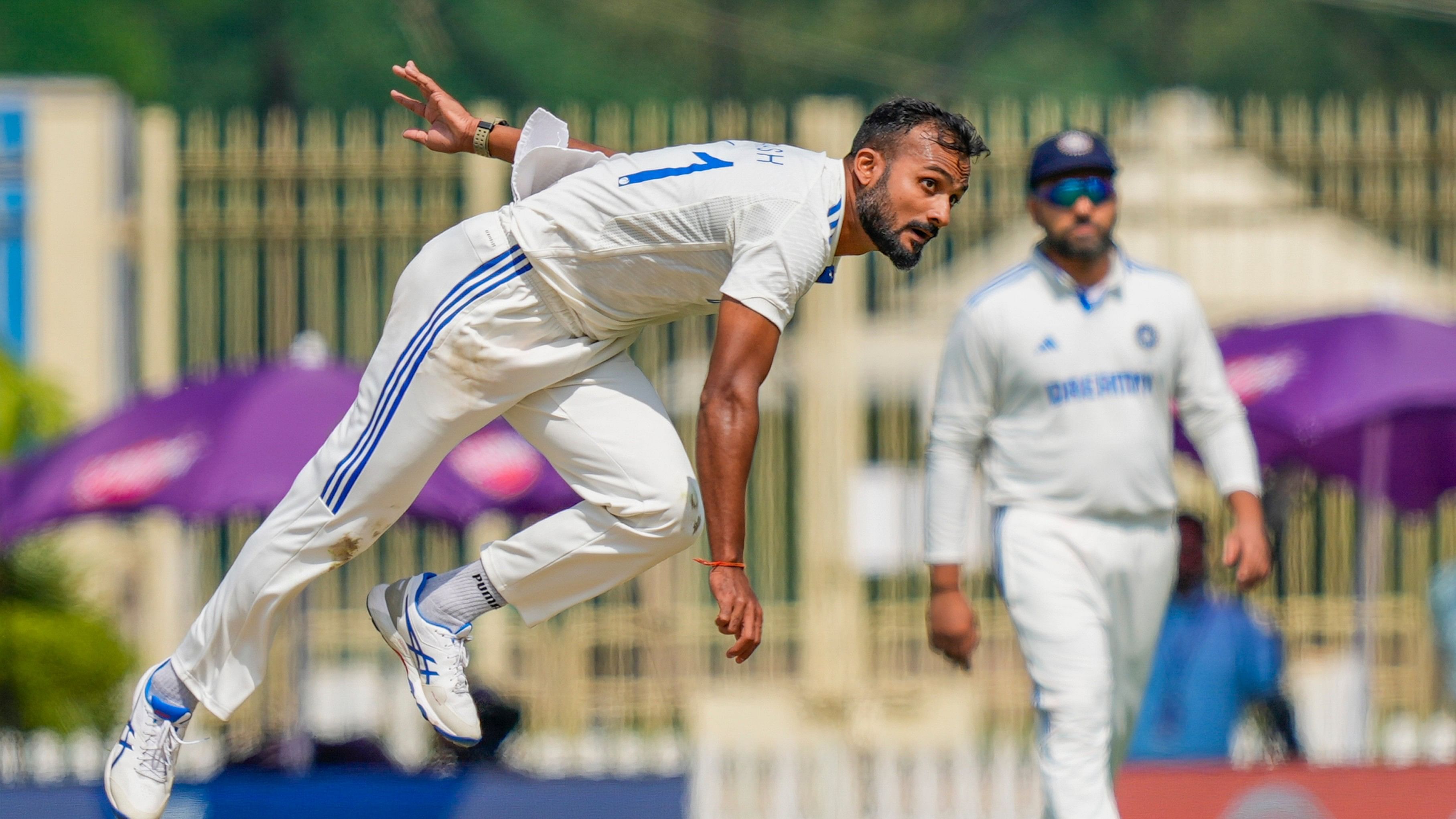 <div class="paragraphs"><p>India's pacer Akash Deep in action on the first day of the fourth cricket Test match between India and England, at the JSCA International Stadium Complex, in Ranchi.</p></div>