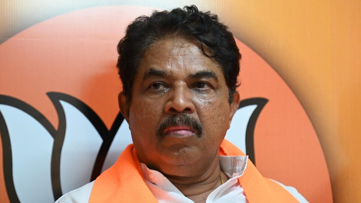 <div class="paragraphs"><p>Leader of the Opposition R Ashoka was engaged in a war of words with Congress leaders in the Karnataka Legislative Assembly.</p></div>