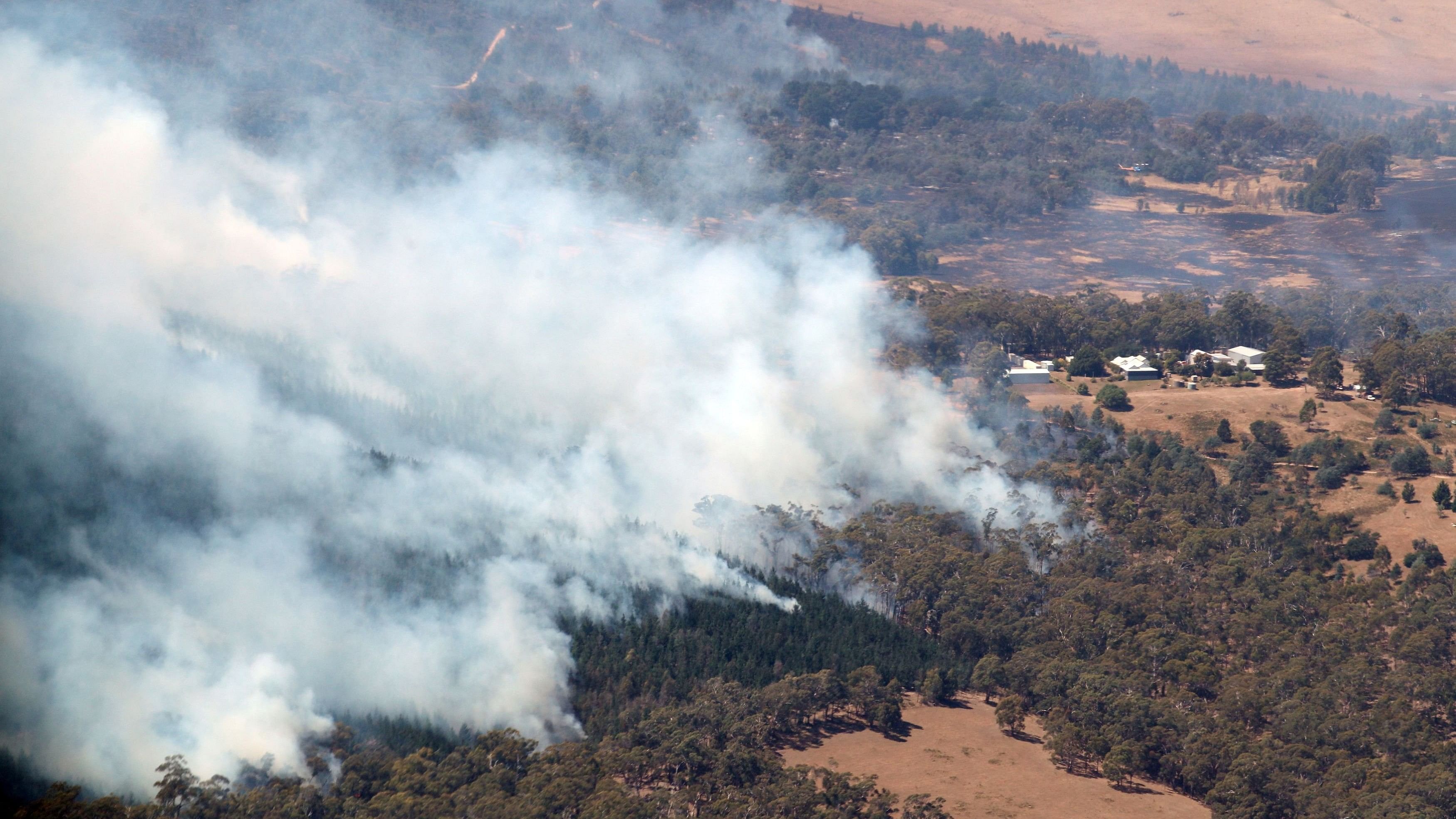 <div class="paragraphs"><p>Smoke from bushfires in Australia.</p></div>