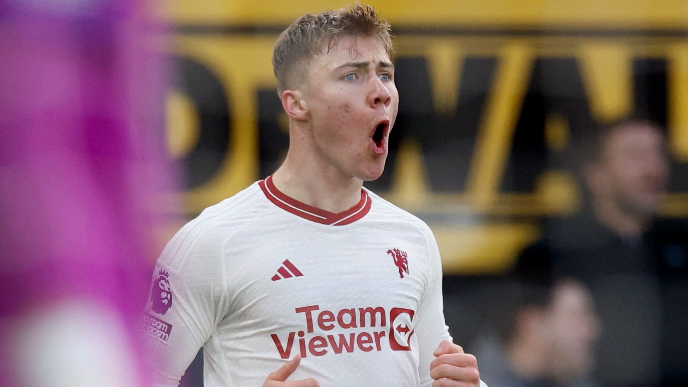 <div class="paragraphs"><p> Manchester United's Rasmus Hojlund celebrating his second goal against Luton Town</p></div>