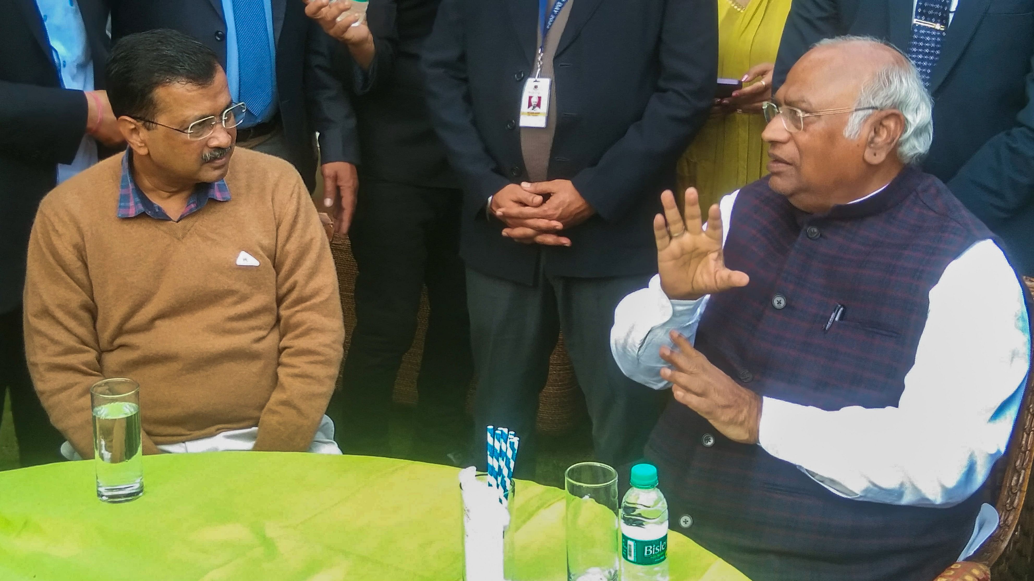 <div class="paragraphs"><p>Delhi Chief Minister Arvind Kejriwal and Congress President Mallikarjun Kharge during a luncheon hosted by Congress leader Abhishek Manu Singhvi at his residence, in New Delhi, Sunday, Feb. 18, 2024.</p></div>