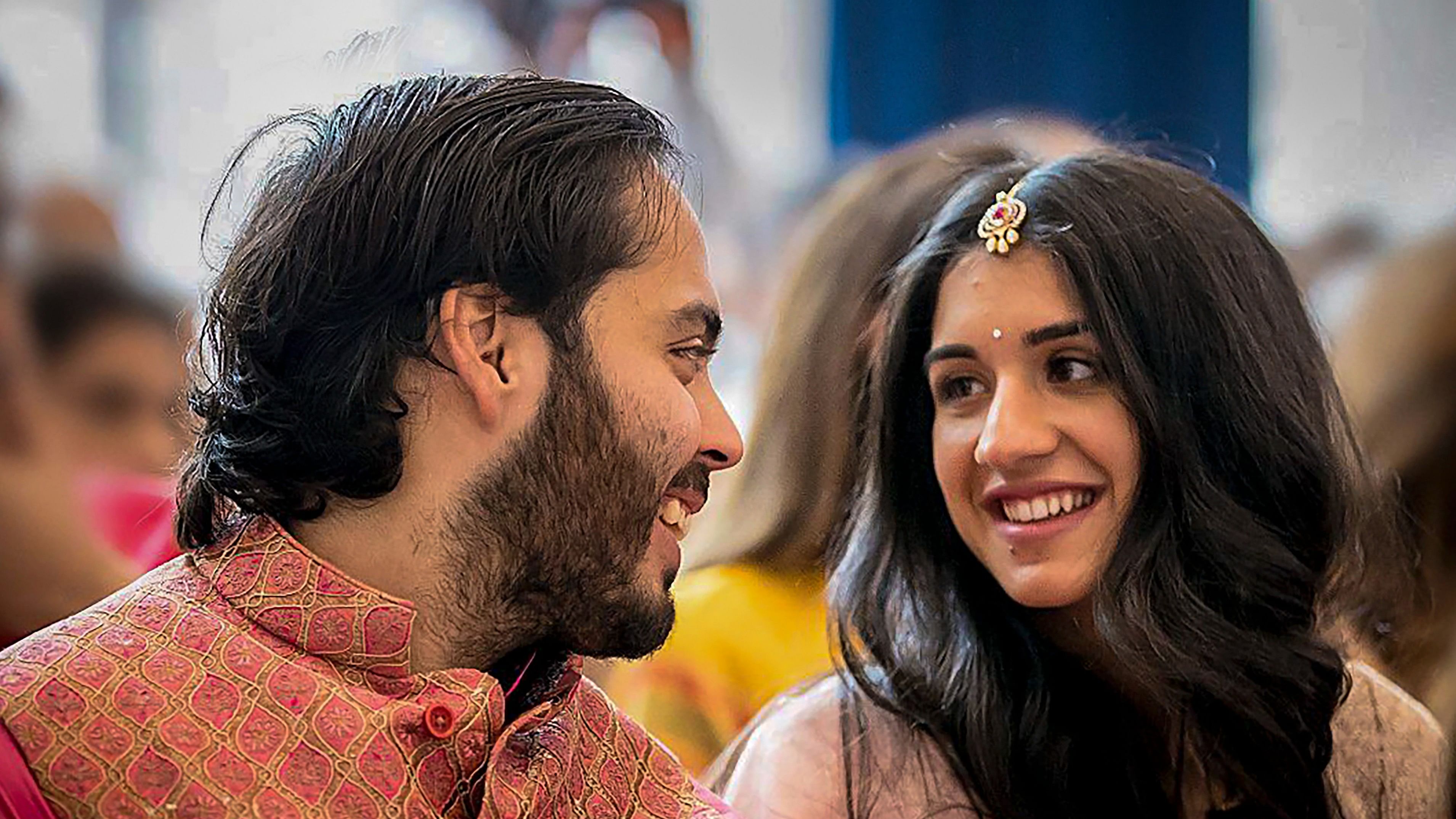 <div class="paragraphs"><p>Anant Ambani and his fiance Radhika Merchant during their 'Roka' ceremony at the Shrinathji temple in Nathdwara, Thursday, Dec 29, 2022.</p></div>