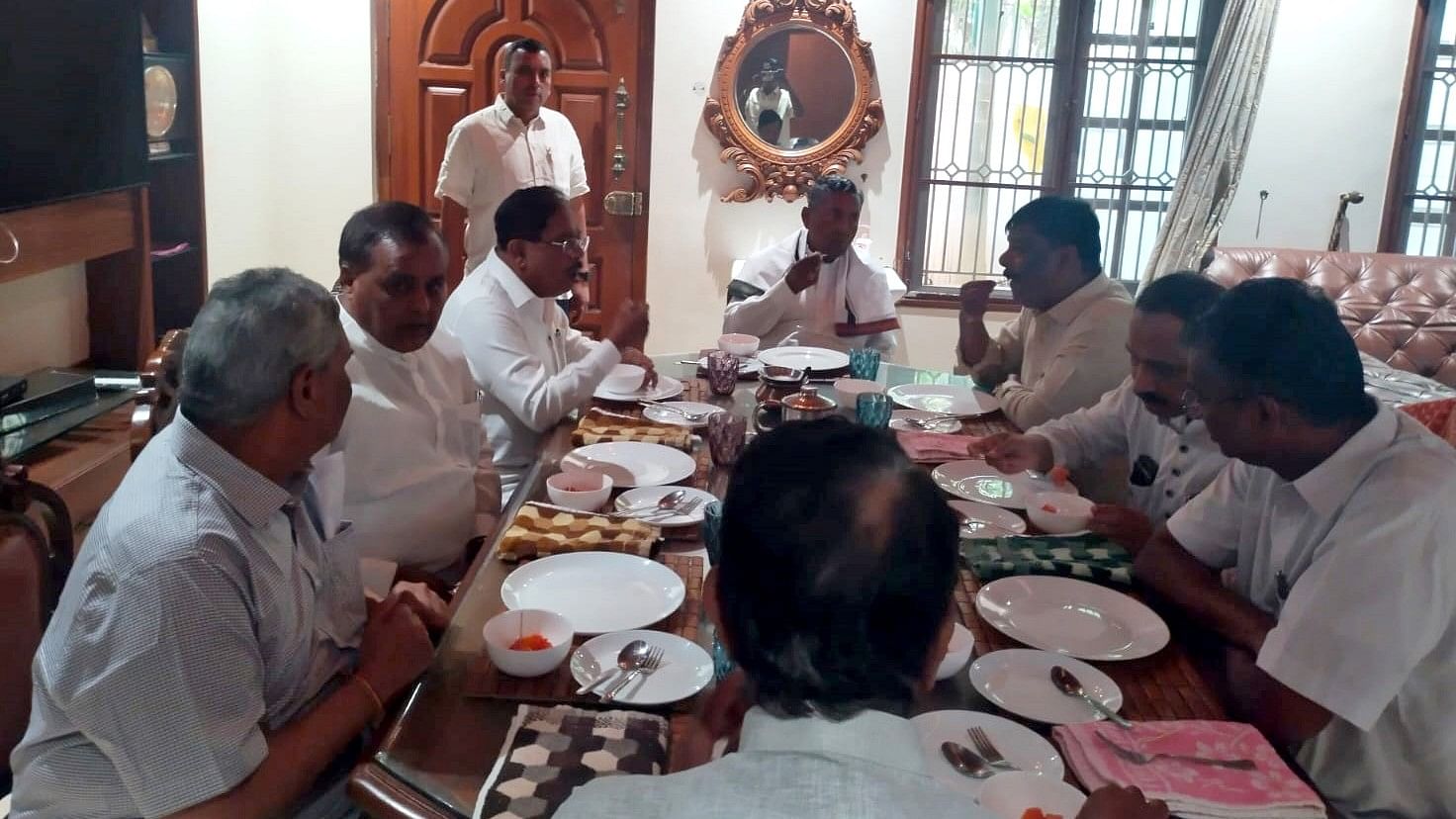 Ministers G Parameshwara, H C Mahadevappa, Satish Jarkiholi and others meet at the residence of Food and Civil Supplies Minister K H Muniyappa on Thursday.