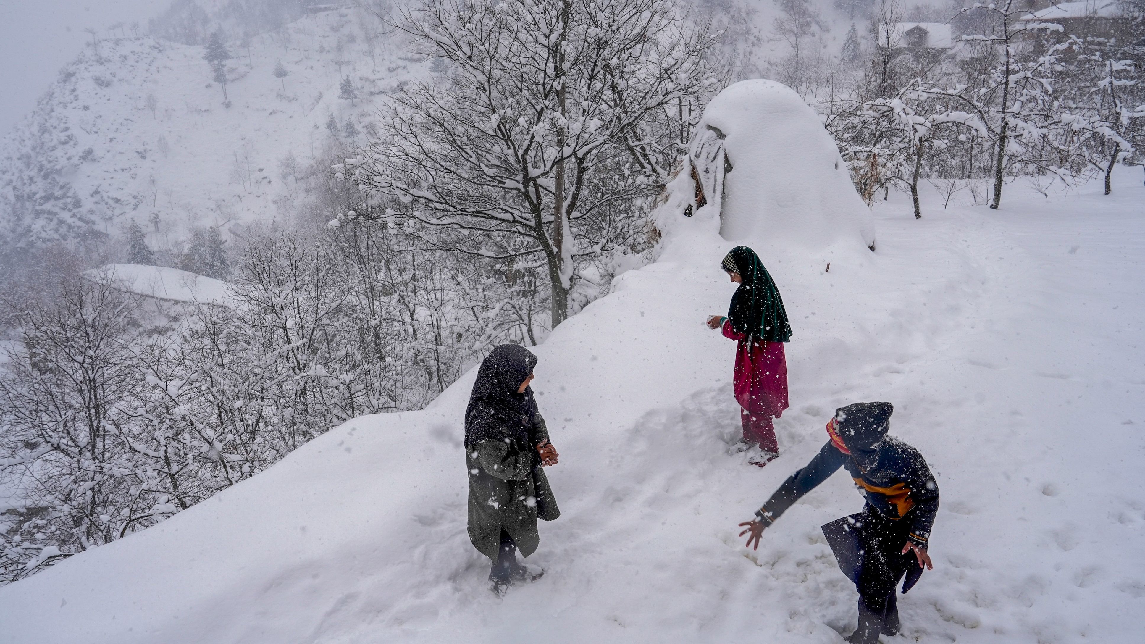 <div class="paragraphs"><p>Children play with snow during snowfall, on the outskirts of Srinagar.</p></div>