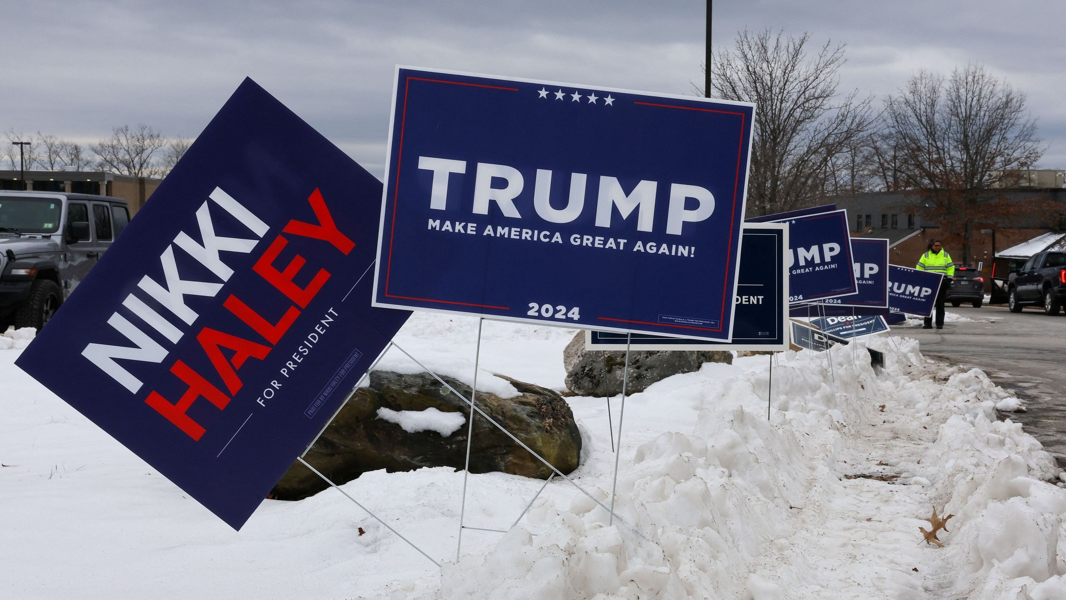 <div class="paragraphs"><p>Campaign signs of Republican presidential candidate Nikki Haley and Former U.S. President and Republican presidential candidate Donald Trump  seen outside the Londonderry High School.</p></div>