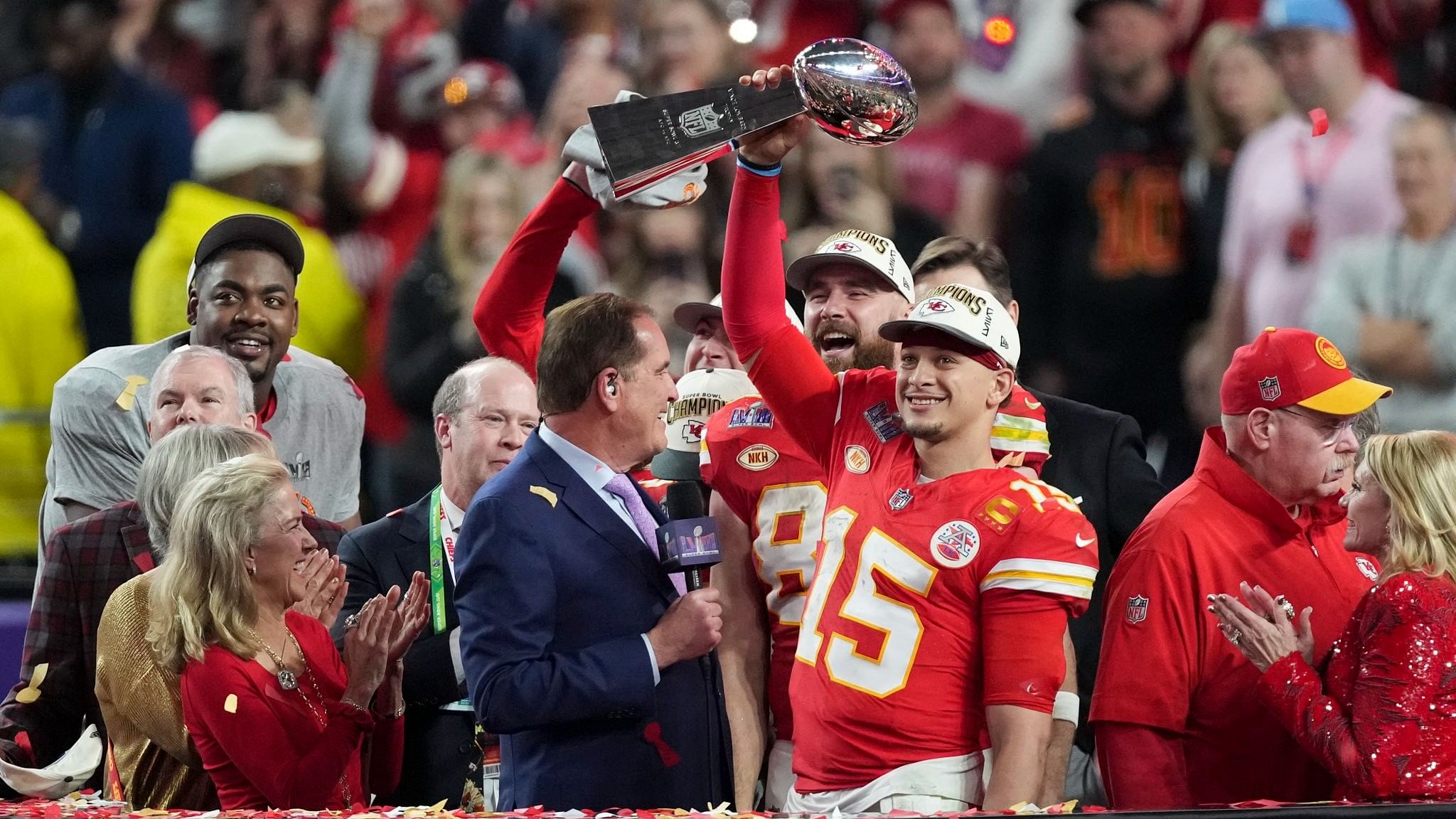 <div class="paragraphs"><p>Patrick Mahomes lifts the Superbowl trophy.</p></div>