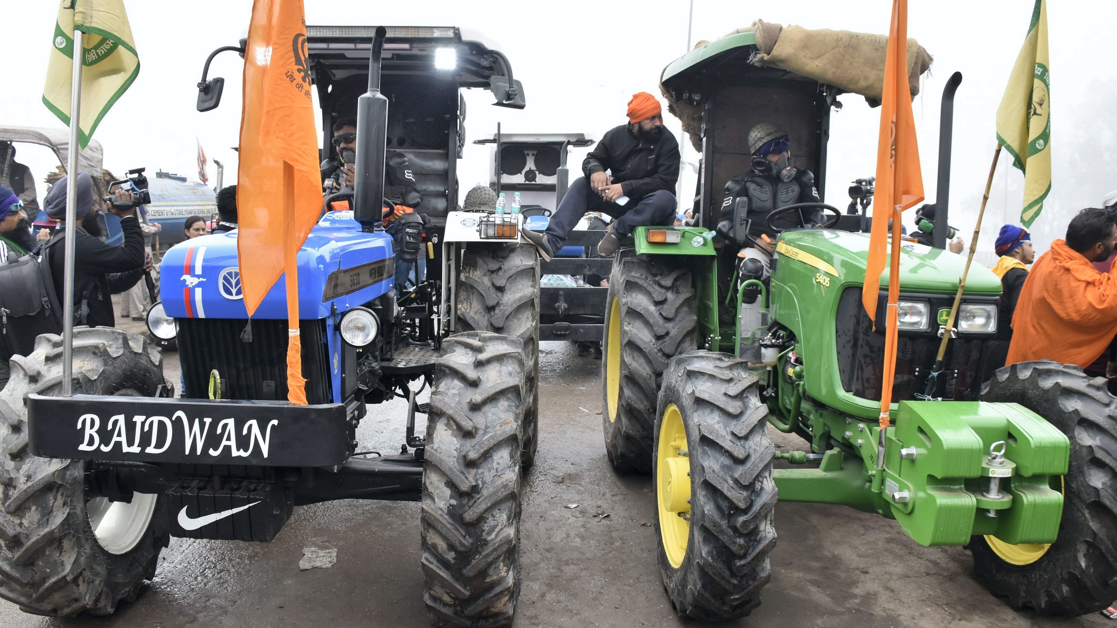 <div class="paragraphs"><p>A photo of tractors of the protesting farmers parked during their 'Dilli Chalo' march amid fog, near the Punjab-Haryana Shambhu Border, in Patiala district.</p></div>