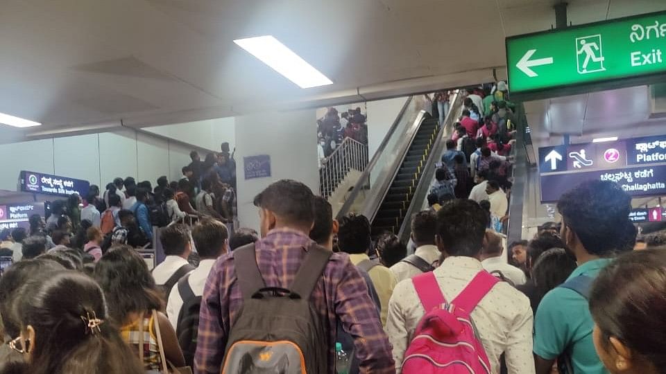 <div class="paragraphs"><p>Many metro stations, especially Majestic, reported huge crowds. </p></div>