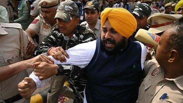 <div class="paragraphs"><p>Security personnel detain Punjab Minister and AAP leader Harjot Singh Bains during their protest outside Patel Chowk metro station against the arrest of Delhi CM Arvind Kejriwal, in New Delhi, Tuesday on March 26, 2024. </p></div>