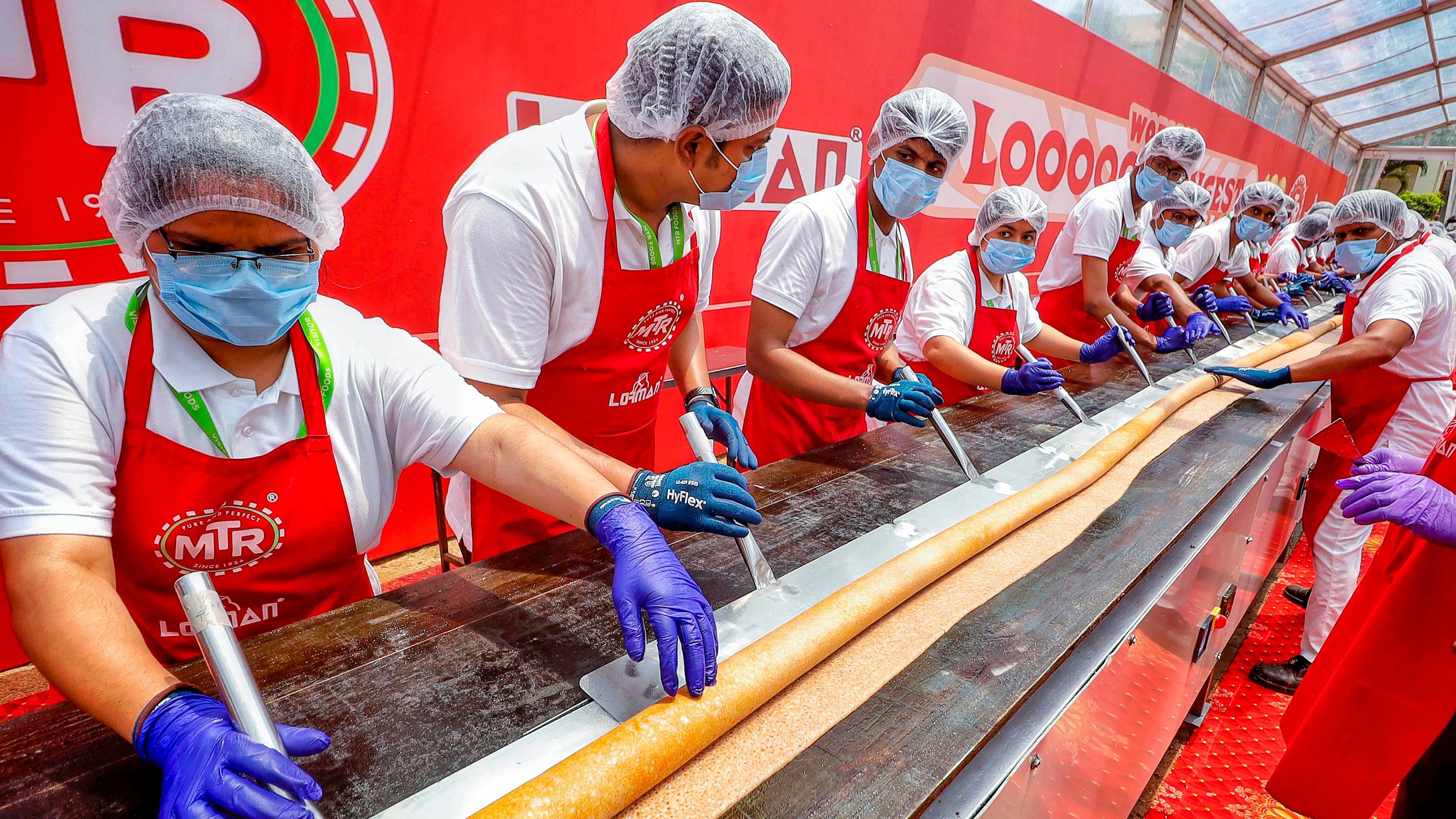 <div class="paragraphs"><p>Chefs engaged in making a 123-feet long 'dosa', at Bommasandra, in Bengaluru.</p></div>