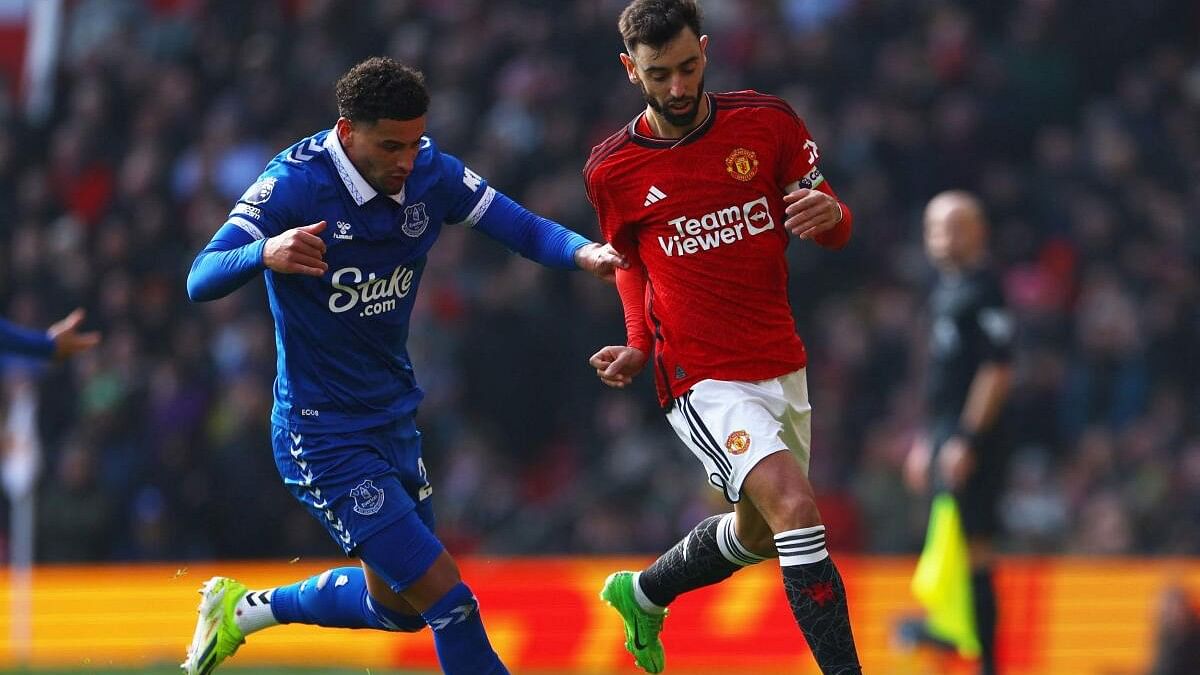 <div class="paragraphs"><p>Everton's Ben Godfrey in action with Manchester United's Bruno Fernandes during the match at Old Trafford.</p></div>