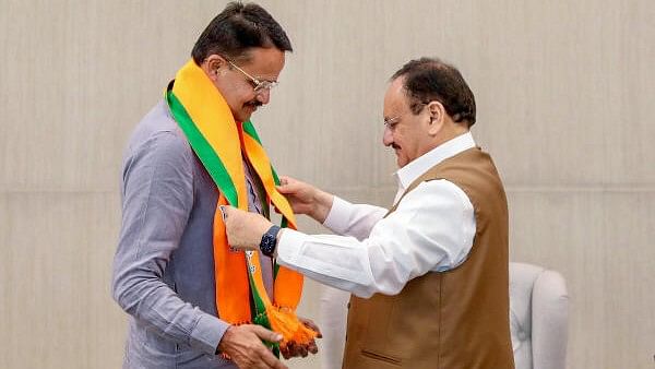 <div class="paragraphs"><p>BJP National President JP Nadda welcomes Orissa's Cuttack MP Bhartruhari Mahtab who joined the party, in New Delhi, Thursday, March 28, 2024. </p></div>