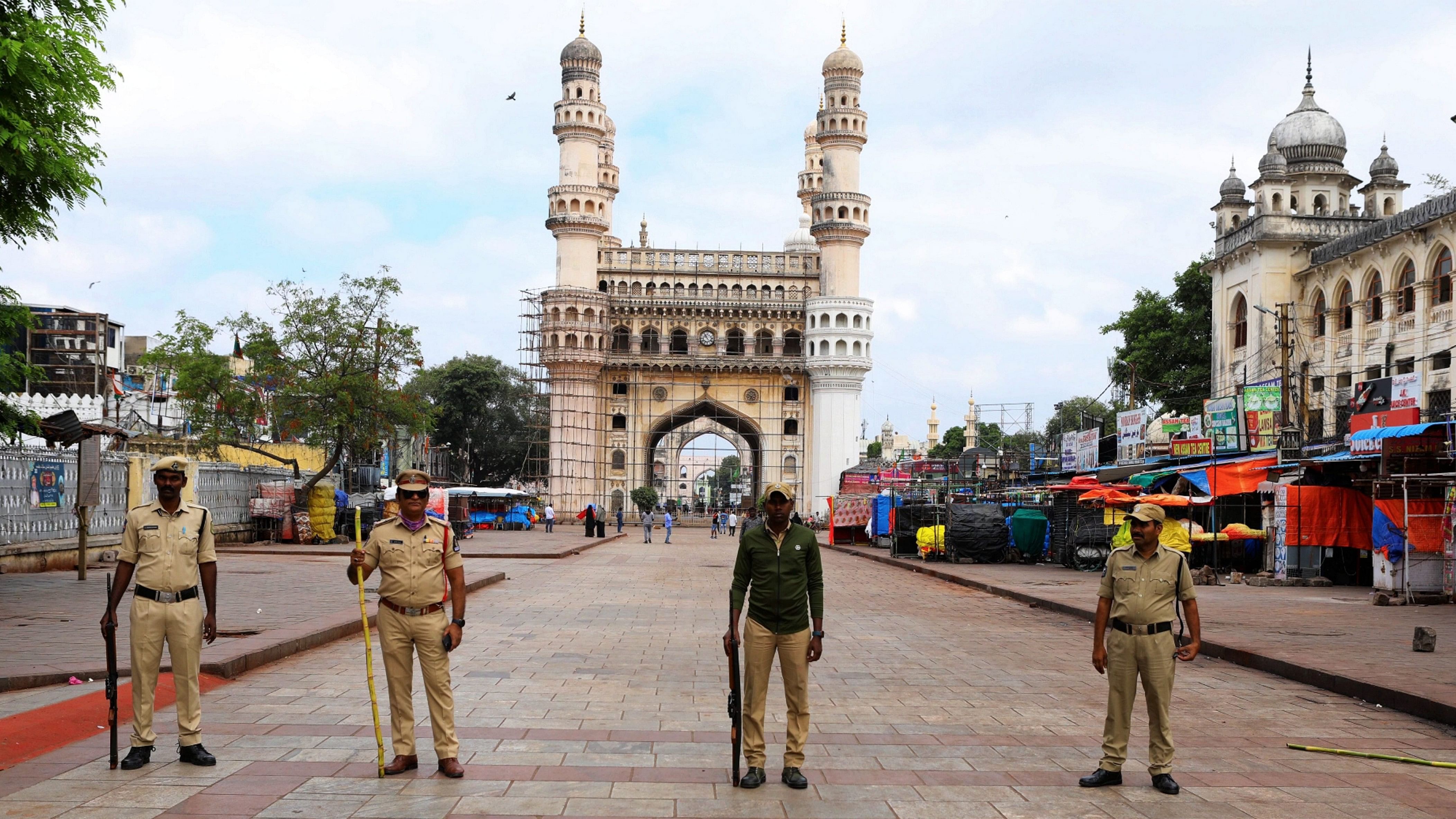 <div class="paragraphs"><p>Hyderabad: Police personnel stand guard at Charminar </p></div>