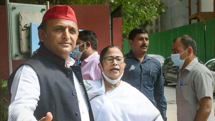 <div class="paragraphs"><p>File photo of Bengal Chief Minister and TMC chief Mamata Banerjee with Akhilesh Yadav</p></div>