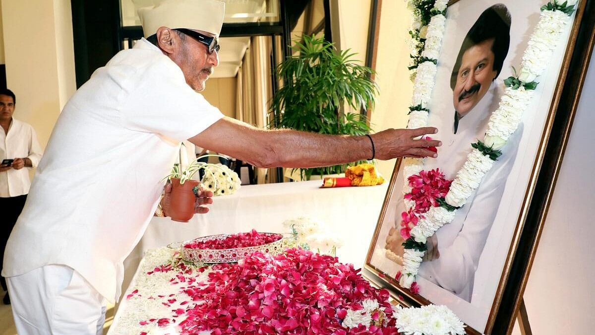 <div class="paragraphs"><p>Actor Jackie Shroff pays floral tribute to the portrait of late singer Pankaj Udhas during his prayer meeting, in Mumbai.</p></div>