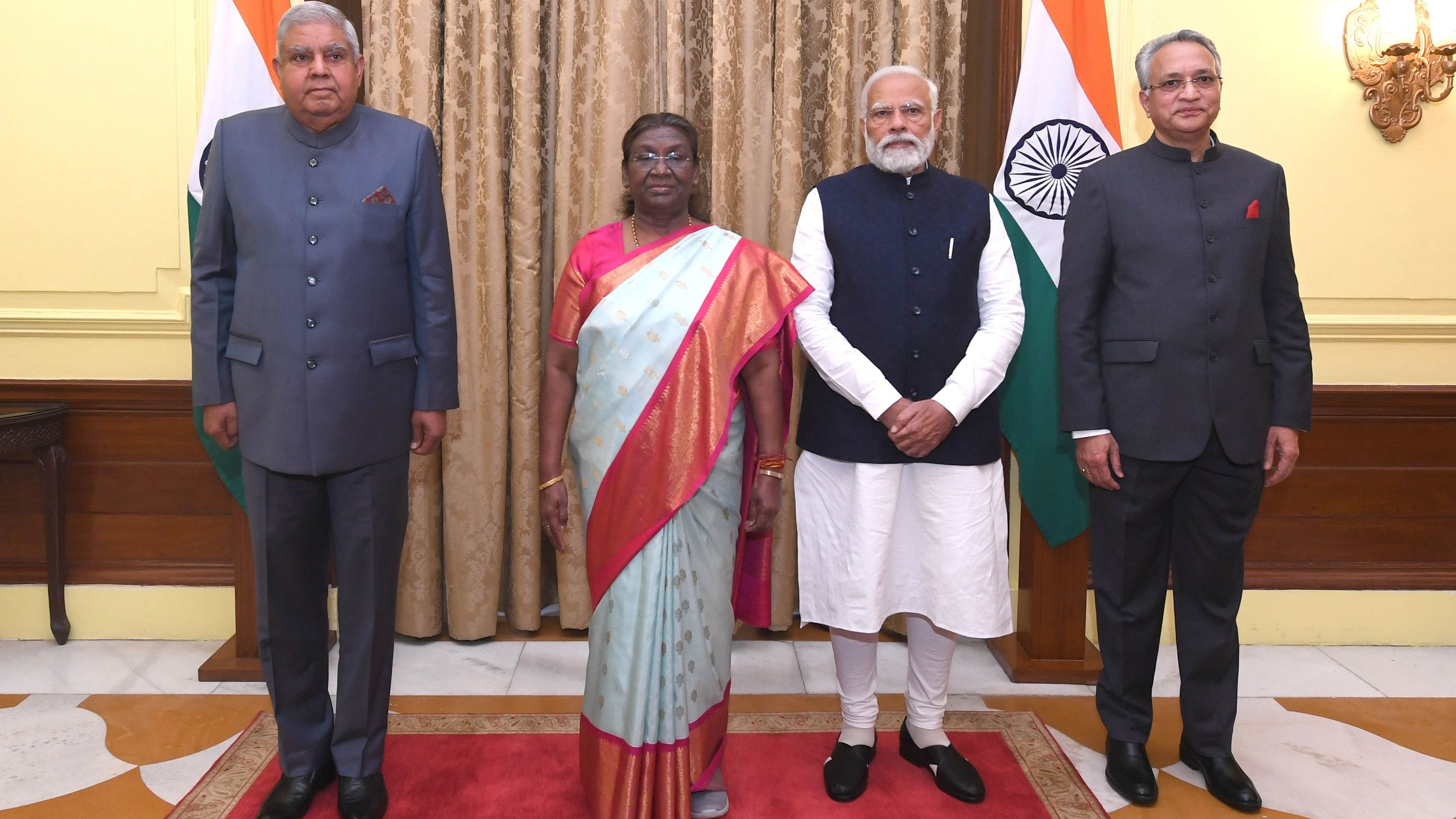 <div class="paragraphs"><p>President Droupadi Murmu administered the Oath of Office of Chairperson, Lokpal to Justice Ajay Manikrao Khanwilkar at a ceremony held at Rashtrapati Bhavan.</p></div>