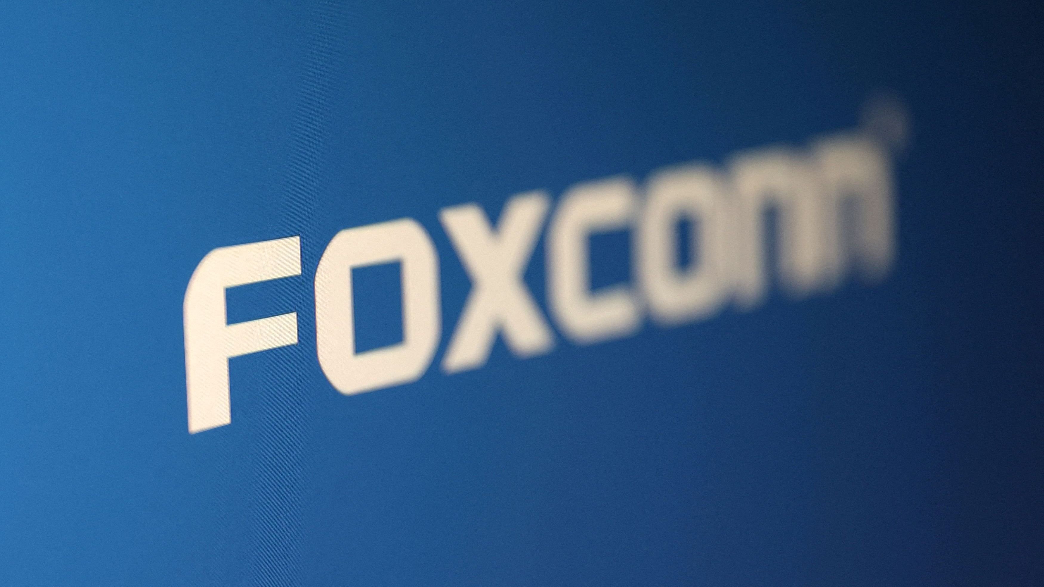 <div class="paragraphs"><p>A photo of the Foxconn logo.</p></div>