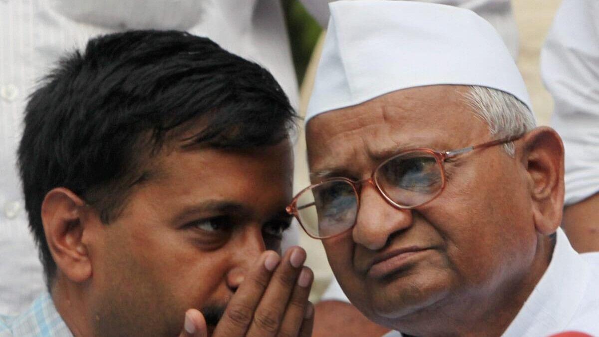 <div class="paragraphs"><p>Delhi Chief Minister Arvind Kejriwal with social activist Anna Hazare.</p></div>