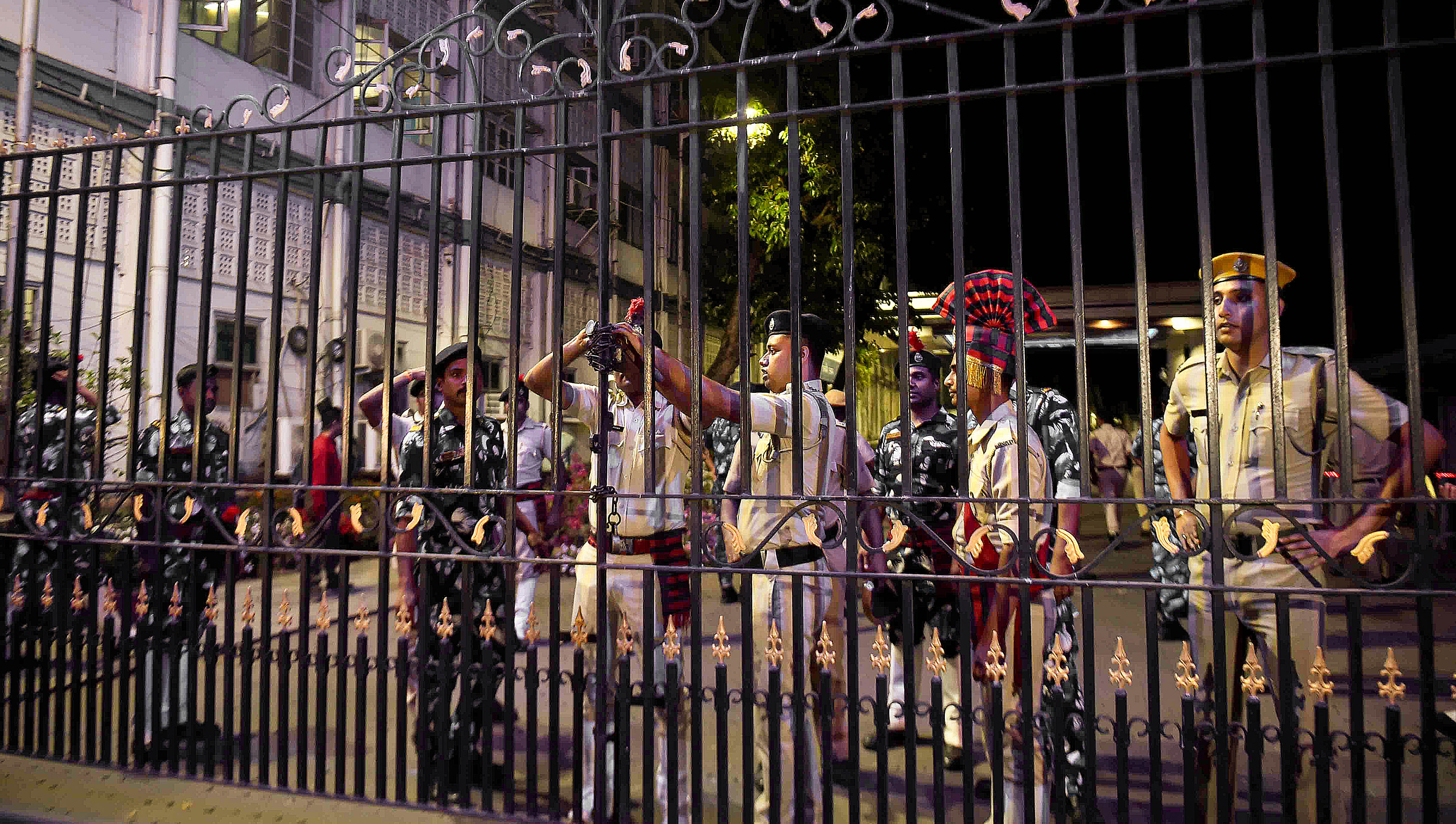 <div class="paragraphs"><p>A file photo of security personnel at the main gate of Bhavani Bhawan (West Bengal Police headquarters) after CBI officials take Trinamool Congress leader Sheikh Shahjahan, accused in the Sandeshkhali case, in Kolkata.</p></div>