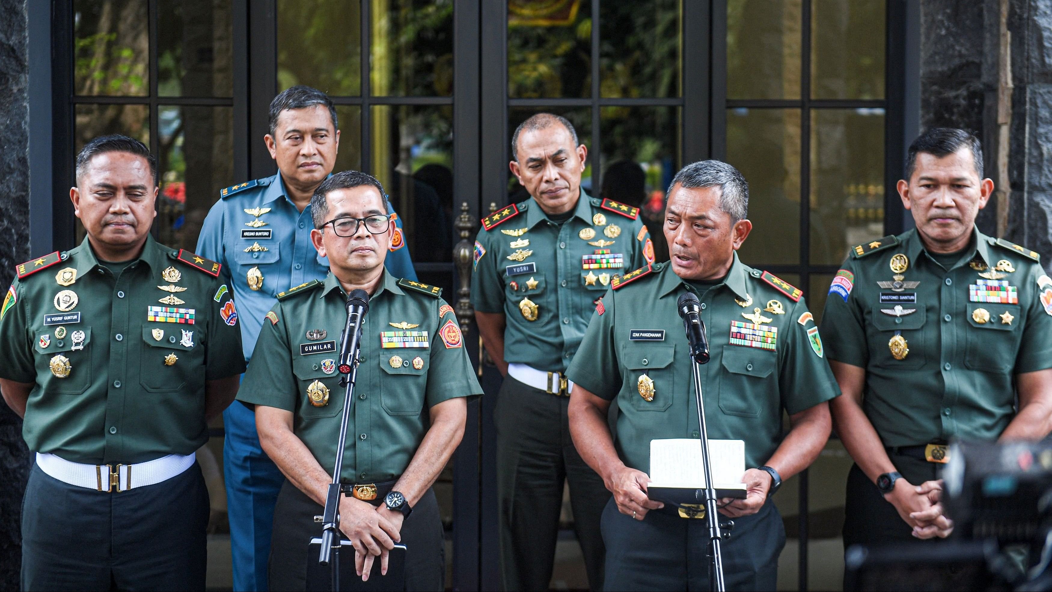<div class="paragraphs"><p>Indonesian Military Regional Commander, Izak Pangemanan speaks during a news conference regarding the video that emerged showing a Papuan man being tortured by military soldiers in the country's Papua region at the Military Headquarters in Jakarta, Indonesia, March 25, 2024,.</p></div>