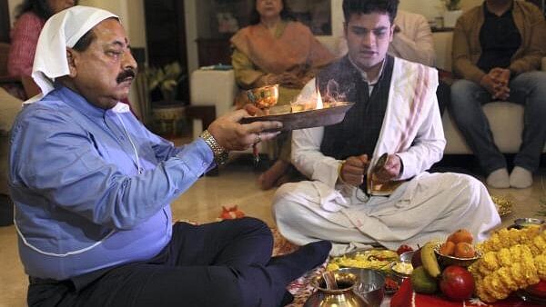 <div class="paragraphs"><p>Union Minister and BJP leader Jitendra Singh offers prayers during ‘havan’ at his residence before filing nomination from Udhampur constituency for the upcoming Lok Sabha election, in Jammu, Thursday, March 21, 2024. </p></div>