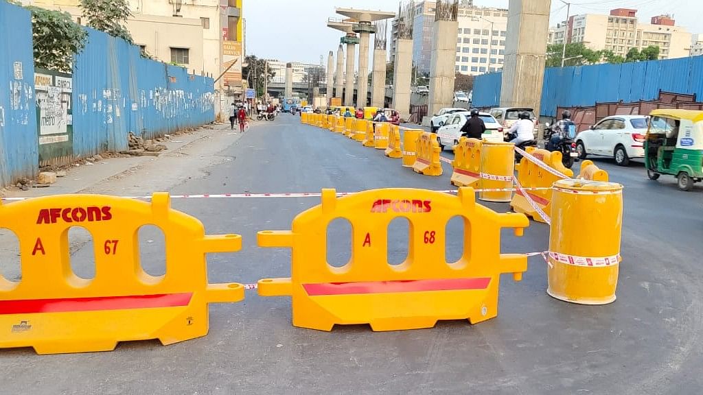 <div class="paragraphs"><p>Plastic barricades erected near the Iblur bus stop for the construction of a metro station. </p></div>