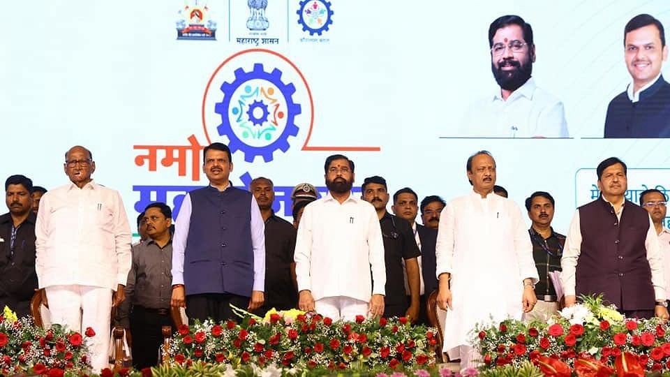 <div class="paragraphs"><p>Nationalist Congress Party-Sharadchandra Pawar chief Sharad Pawar was present along with Maharashtra Chief Minister Eknath Shinde, Deputy CMs Devendra Fadnavis and Ajit Pawar at the inauguration of the 'Namo Rojgar Melava 2024'</p></div>