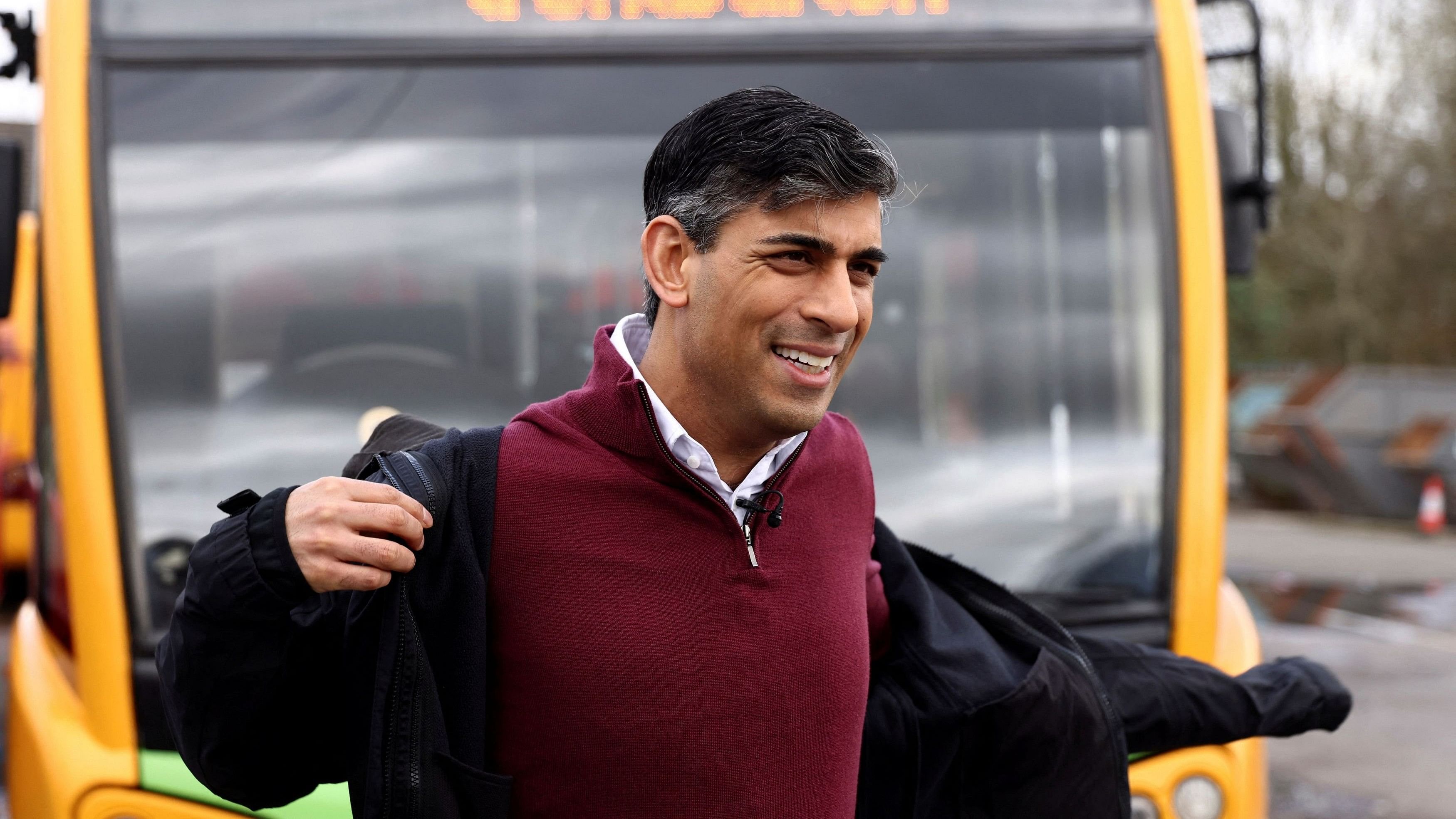 <div class="paragraphs"><p>British Prime Minister Rishi Sunak prepares to speak to employees of a bus depot during the launch of the local election campaign in Heanor, Britain on Friday.</p></div>