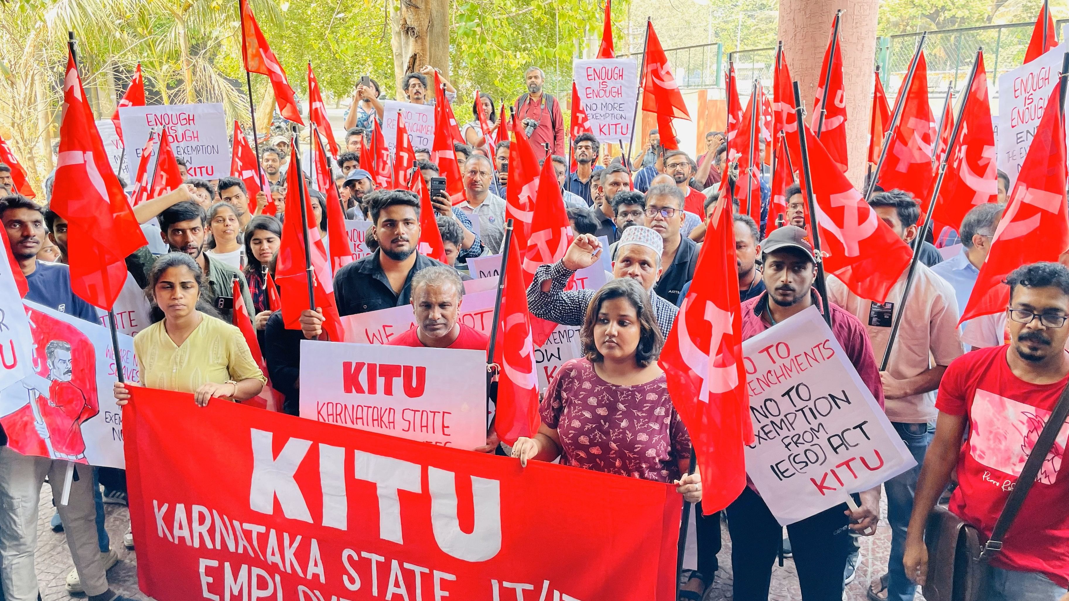 Hundreds of IT/ITeS workers held a protest march to the Labour Commissioner’s office in Bengaluru on March 16.