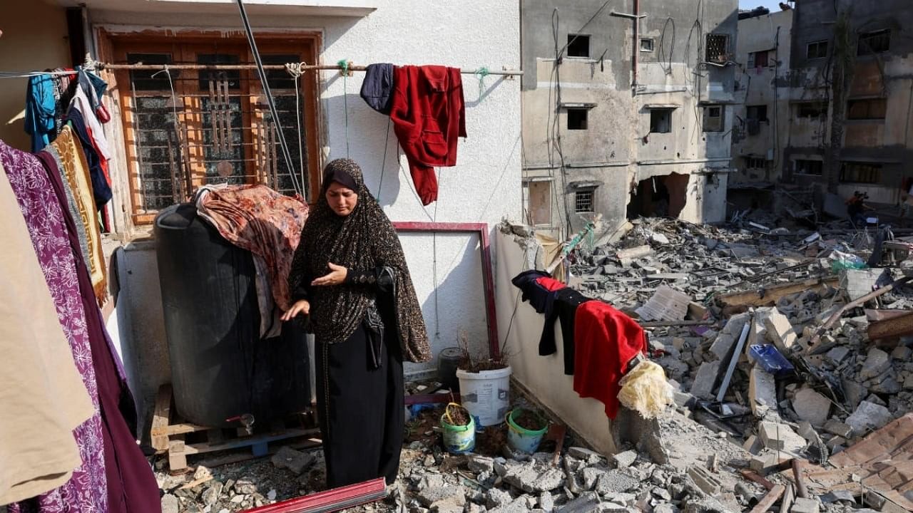 <div class="paragraphs"><p>Palestinians tried to salvage their belongings from the rubble of shattered homes and to clear the debris.</p></div>